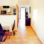 Beautiful Rafaella, Walk Distance To Beaches Сasa de vacaciones