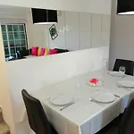 Beautiful Rafaella, Walk Distance To Beaches