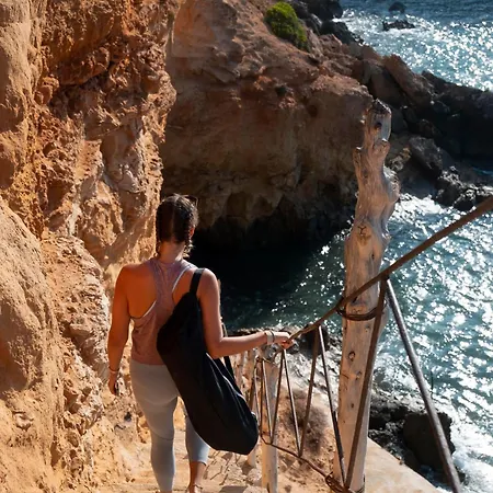 Beautiful Rafaella, Walk Distance To Beaches Holiday home
