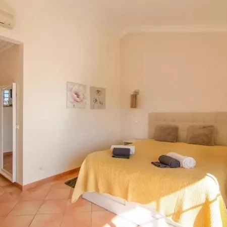 Beautiful Rafaella, Walk Distance To Beaches Semesterbostad Albufeira