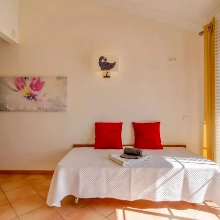 Beautiful Rafaella, Walk Distance To Beaches Albufeira