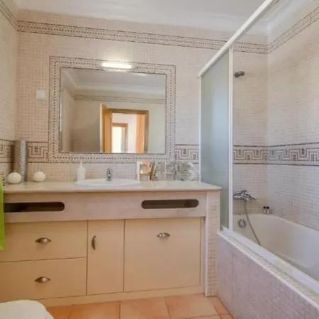 Beautiful Rafaella, Walk Distance To Beaches Semesterbostad Albufeira
