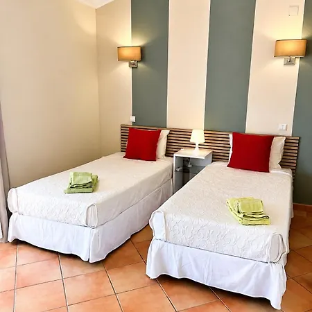 Beautiful Rafaella, Walk Distance To Beaches Semesterbostad