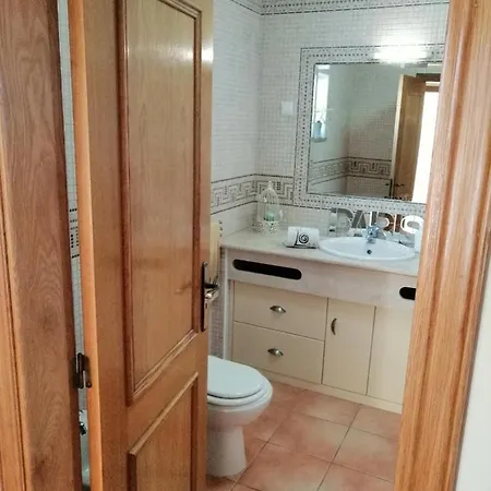 Beautiful Rafaella, Walk Distance To Beaches