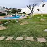 Beautiful Rafaella, Walk Distance To Beaches Nyaraló Albufeira