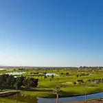 Beautiful Rafaella, Walk Distance To Beaches