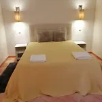 Beautiful Rafaella, Walk Distance To Beaches Hébergement de vacances